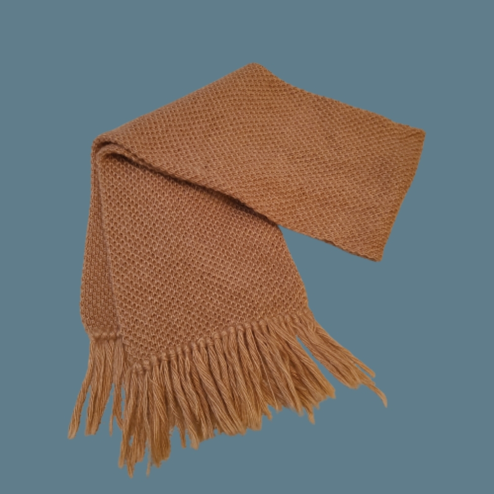 NWOT Aris Acrylic Knit Winter Scarf with Fringe